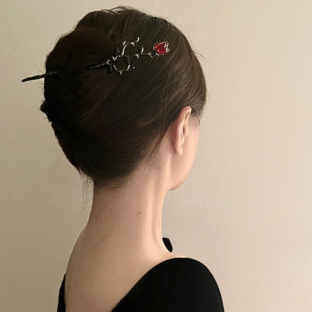 Vintage Metal Red Rose Flower  - Women'S Red Accessories recension och pris